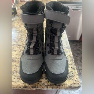 Kids Merrell winter boots size 6